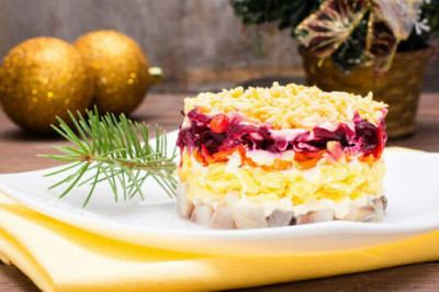 5 самых новогодних салатов в России